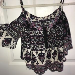 Cold shoulder pattern crop top
